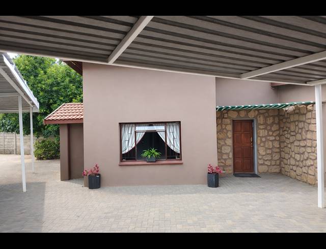 4 BEDROOM FREESTANDING FOR SALE IN BO-DORP